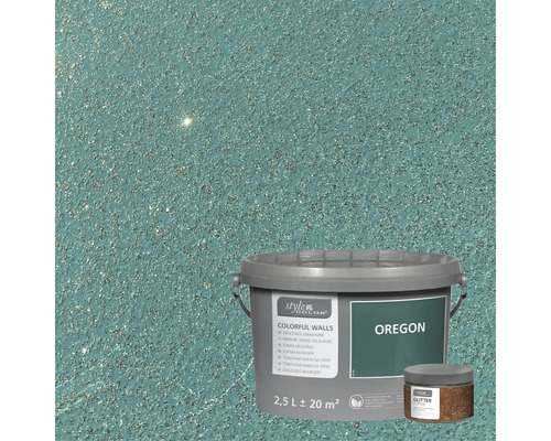 O găleată de vopsea de perete cu adaos de sclipici în fața unui perete vopsit