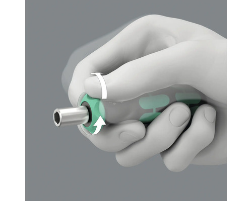 O mână ține o șurubelniță cu funcție de rotație și săgeți pentru ilustrare.