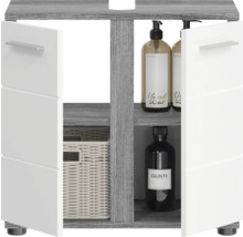 Dulap de baie cu uși deschise, rafturi și coșuri de depozitare