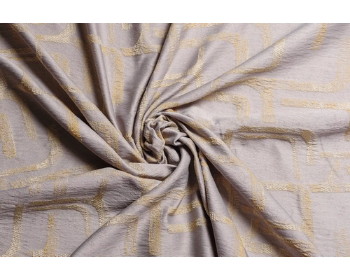 Țesătură decorativă cu model geometric drapată