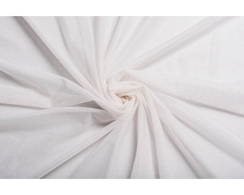 Material voal alb în detaliu