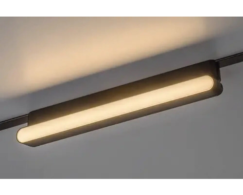 Spot pe șină montat pe un tavan