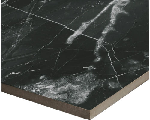 Placă de podea închisă la culoare cu aspect de marmură