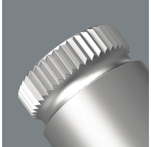 Prim-plan al unei unelte de înșurubat cu suprafață zimțată