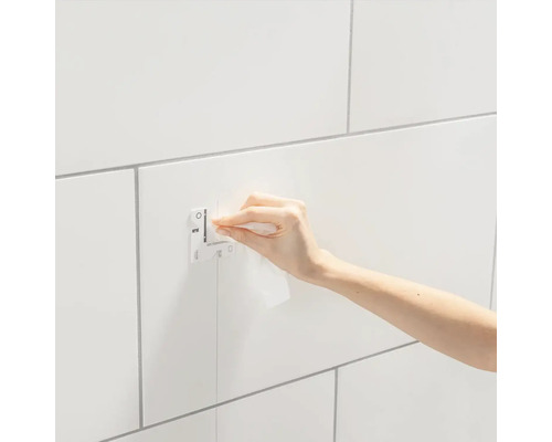 Instalarea unei armături pe plăci ceramice cu ajutor de montaj