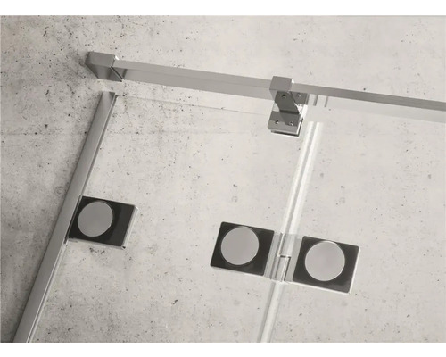 Prim-plan cu cabină de duș cu ușă glisantă, inclusiv suport și mânere