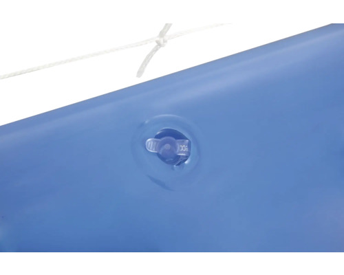 Imagine detaliată a unei piscine gonflabile cu o supapă