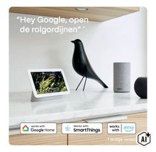 Asistenți vocali pentru casă inteligentă pe o suprafață de marmură cu logo-uri pentru compatibilitatea Google Home, SmartThings și Amazon Alexa. (Image AI modified or generated)