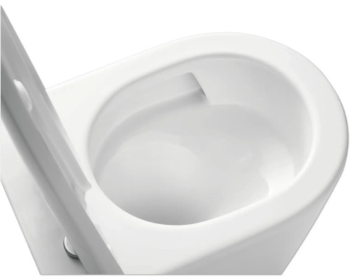 Prim-plan detaliat cu o toaletă ceramică albă