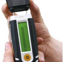 Higrometru ținut în mâini