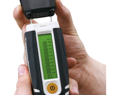 Higrometru ținut în mâini