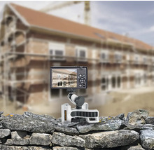 Cameră digitală pe trepied Laserliner în fața șantierului