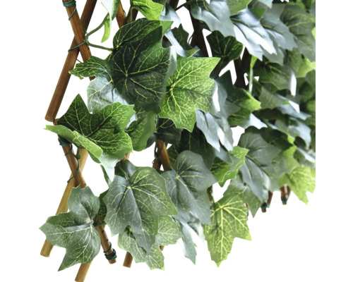 Iederă artificială pe grilaj de lemn pentru decorare