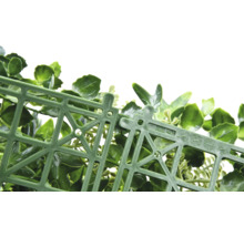 Covor de plante artificiale cu frunze verzi și grilaj din plastic