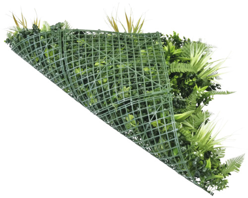 Perete vegetal verde cu diferite tipuri de plante și grilaj din plastic