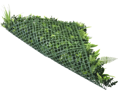 Perete artificial de plante cu diverse frunze verzi și grilaj din plastic