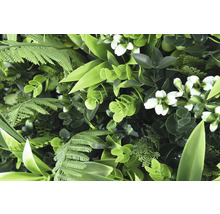 Perete vegetal artificial cu ferigi, eucalipt și flori pentru un aspect realist