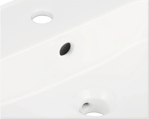 Imagine detaliată a unei chiuvete cu orificiu pentru robinet și preaplin