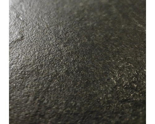 Prim-plan cu o suprafață de beton închisă la culoare cu o textură aspră