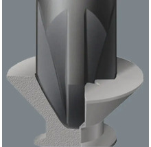 Vizualizare detaliată a unui burghiu în uz care pătrunde într-o piesă de lucru