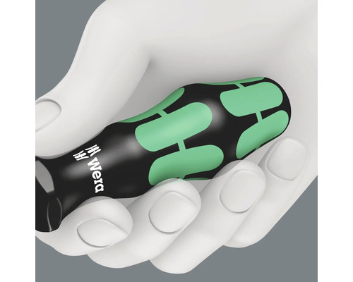 Șurubelniță cu logo Wera în mână