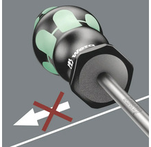 Prim-plan al unei șurubelnițe Wera cu o ilustrație care indică faptul că nu este potrivită pentru lovire