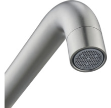 Prim-plan cu robinet metalic