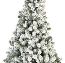 Prim-plan cu un pom de Crăciun înzăpezit