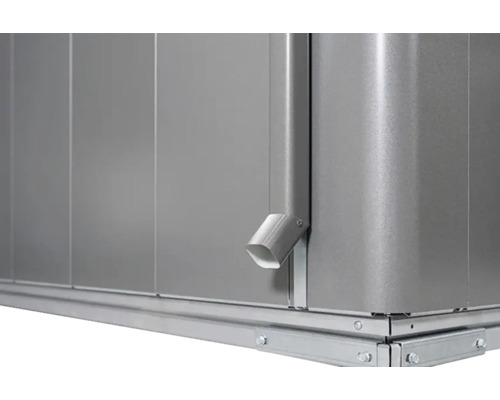 Vizualizare detaliată a unei magazii de grădină cu jgheab și elemente metalice