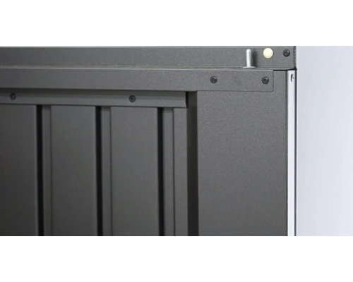 Imagine detaliată a unei cutii de grădină cu cadru din aluminiu