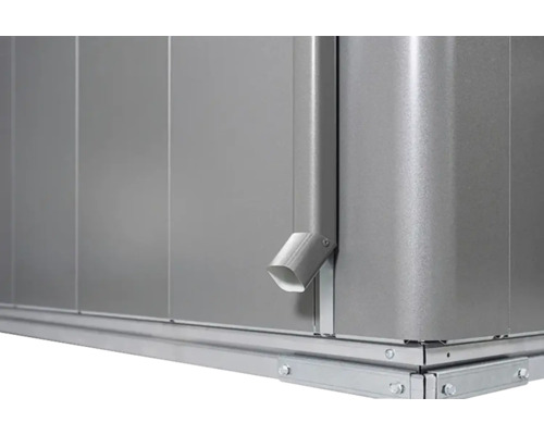 Imagine detaliată cu o căsuță de grădină metalică cu jgheab