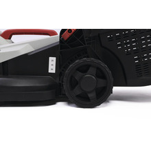 Vizualizare detaliată a unei mașini de tuns iarba cu reglare pe înălțime