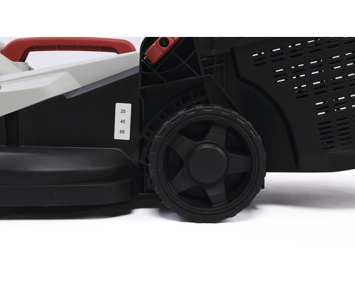 Vizualizare detaliată a unei mașini de tuns iarba cu reglare pe înălțime