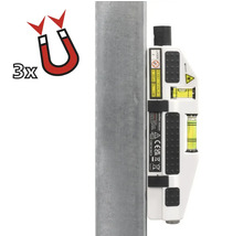 Nivelă laser cu fixare magnetică pe o țeavă metalică