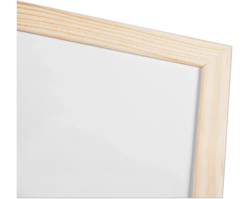 Detaliu colț tablă albă cu ramă de lemn