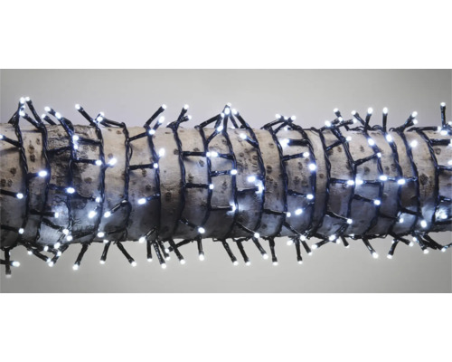 Ghirlandă luminoasă cu lumini LED înfășurată în jurul unui trunchi de copac