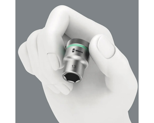 Cheie tubulară Wera mărimea 13 în mână