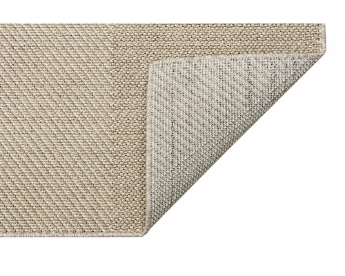 Covor cu colțul îndoit pentru a arăta partea inferioară