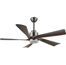 Ventilator de tavan cu cinci pale și iluminare integrată