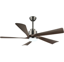 Ventilator de tavan cu cinci pale și iluminare integrată