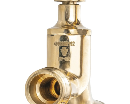 Prim-plan cu robinet din alamă