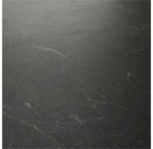 Prim-plan cu o podea de vinil neagră cu o structură fină, canelată