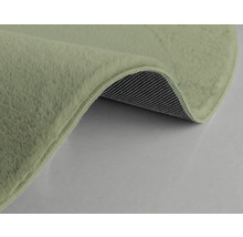 Vizualizare detaliată a unui covor cu fibre și spate antiderapant.