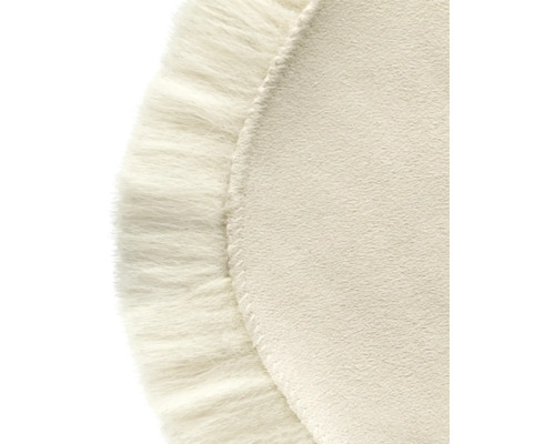 Prim-plan al unui covor rotund cu franjuri decorative