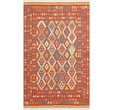 Covor roșu cu model geometric de romburi