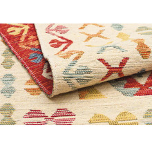 Prim-plan cu un covor cu model