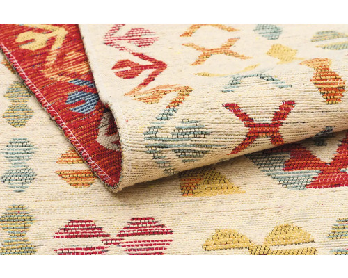 Prim-plan cu un covor cu model