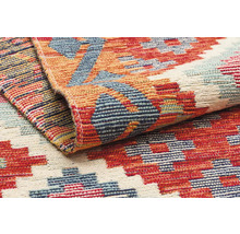 Prim-plan cu un covor textil cu model