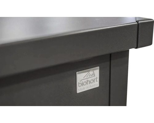 Vedere detaliată a unei căsuțe de grădină cu logo Biohort