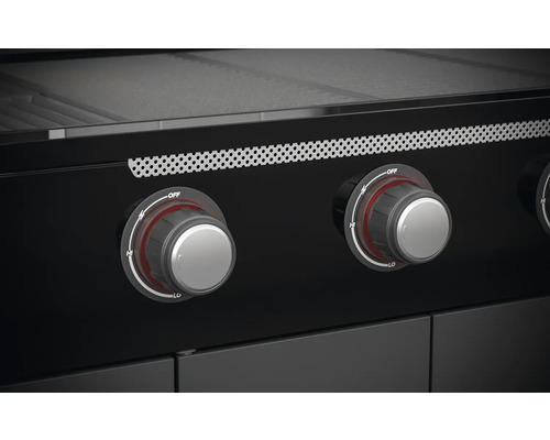 Prim-plan cu un grătar pe gaz negru, cu butoane rotative pentru reglarea temperaturii